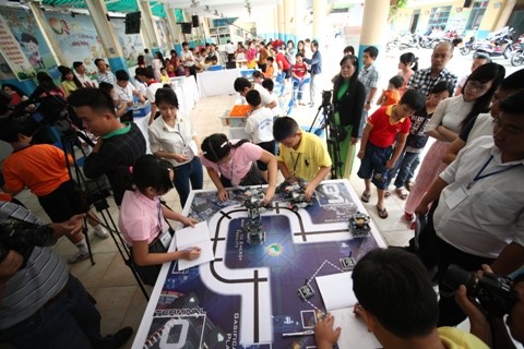 ການແຂ່ງຂັນ Robothon ທົ່ວປະເທດແມ່ນສິ່ງທີ່ ນຳມາເຊິ່ງຜົນປະໂຫຍດໃຫ້ນັກຮຽນ - ảnh 1